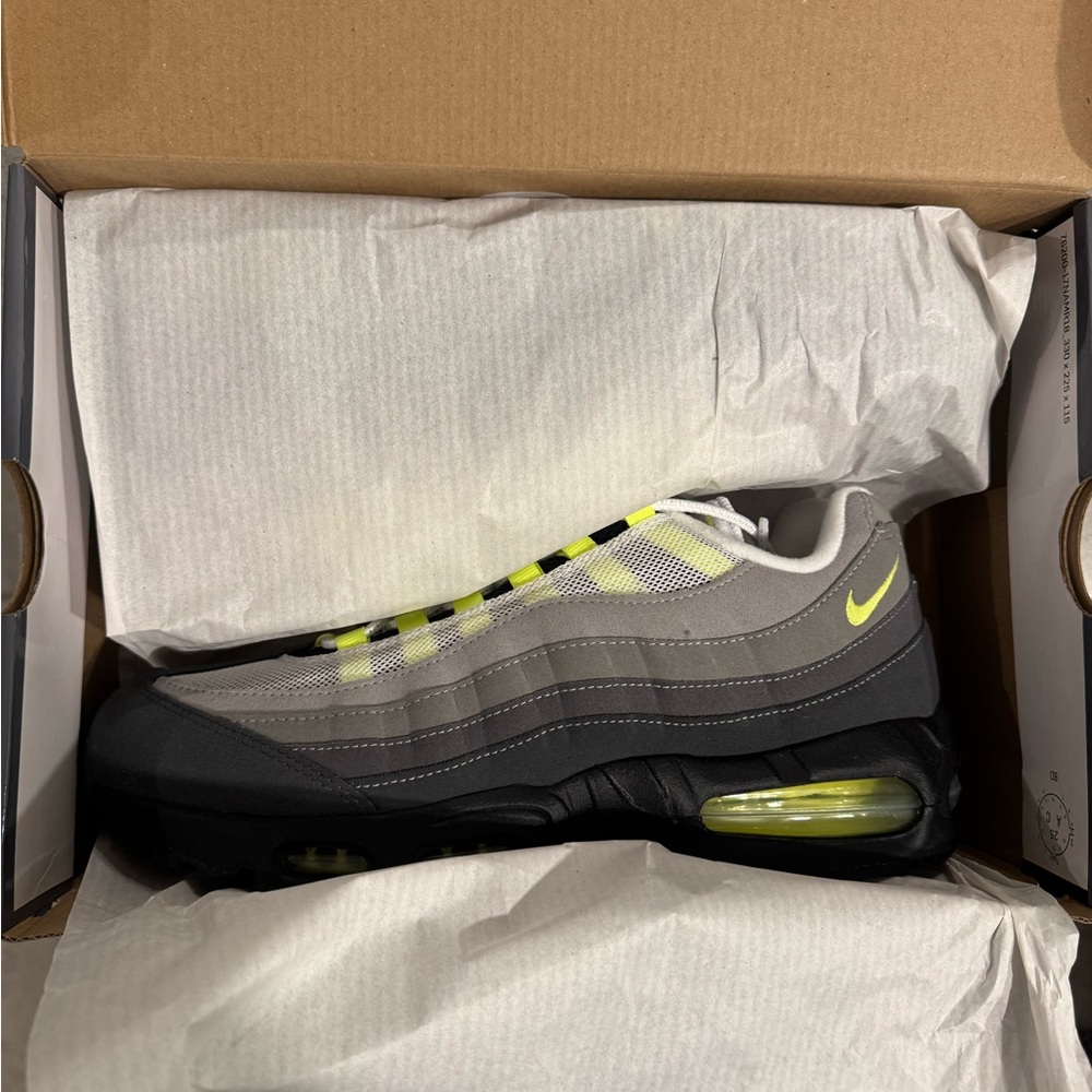 Nike Air Max 95 Big Bubble Neon Running Sneakers Classic OG Style Men’s 10.5